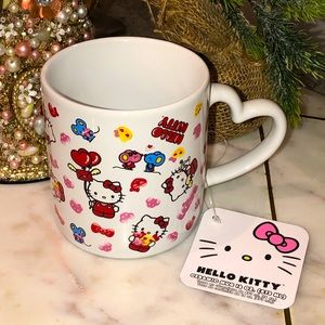 ❤️NWT❤️ Hello Kitty Sanrio Bioworld Heart Handle Valentine Mug